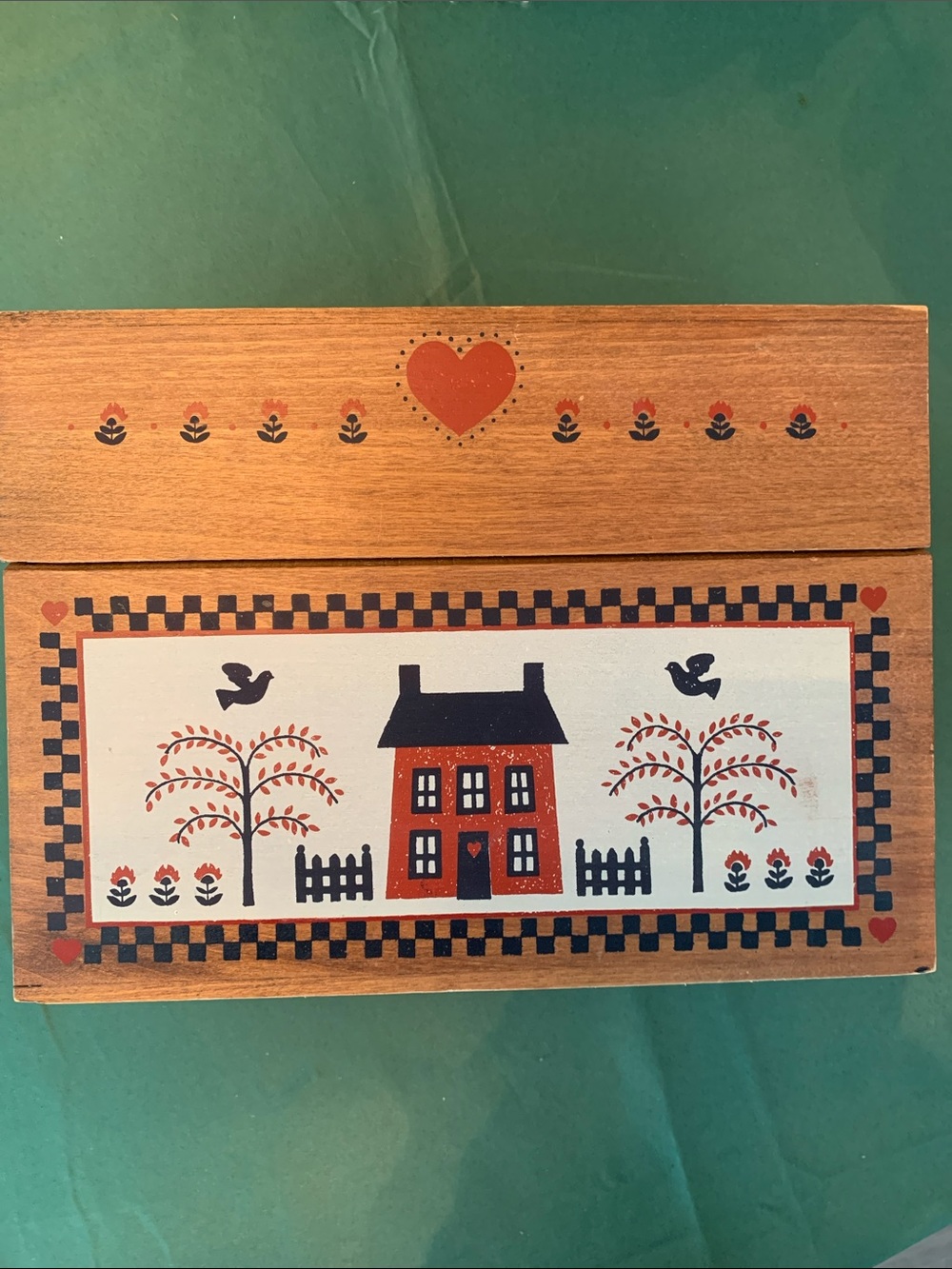 VTG 1980’s Hallmark Country Home Heart Design /Recipe/Card Storage Folk Art